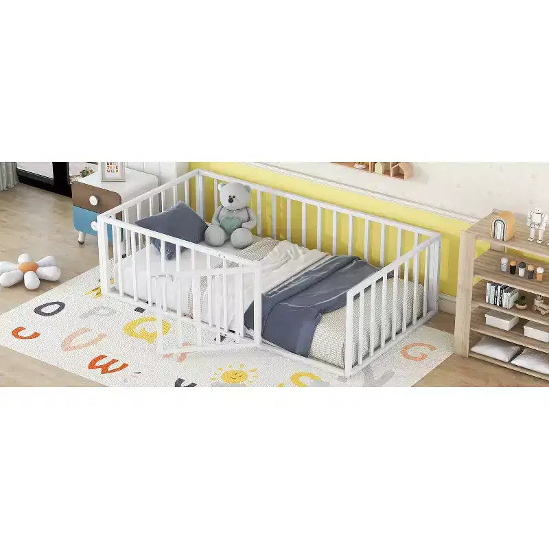 Struttura letto a terra moderna con recinzione di sicurezza e porta, struttura letto a terra in metallo per bambini e bambine facile da montare