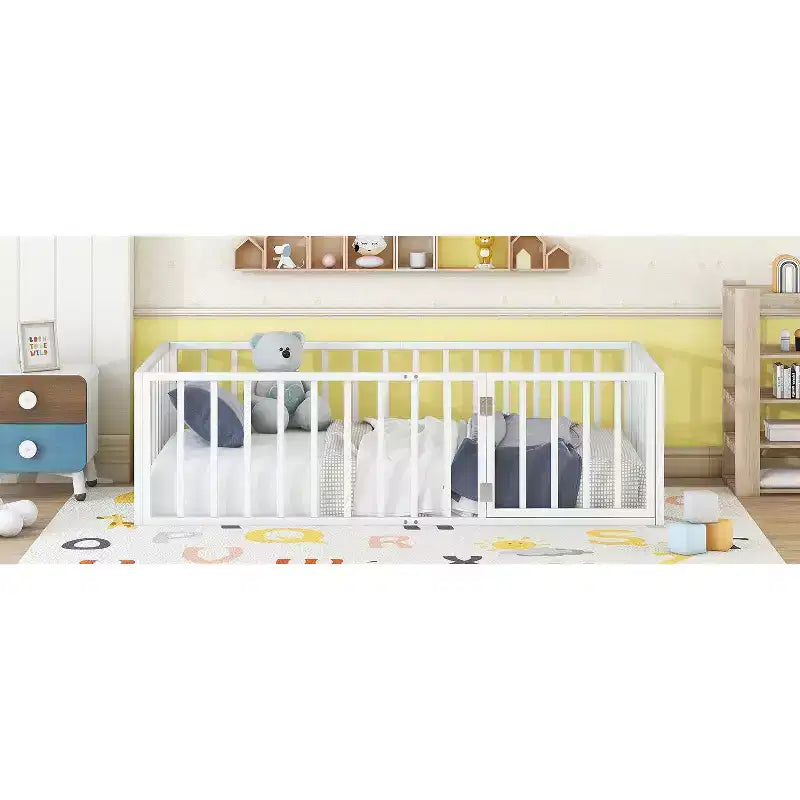 Struttura letto a terra moderna con recinzione di sicurezza e porta, struttura letto a terra in metallo per bambini e bambine facile da montare