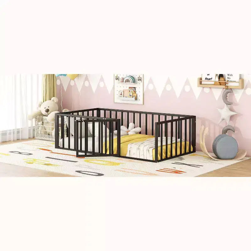 Struttura letto a terra moderna con recinzione di sicurezza e porta, struttura letto a terra in metallo per bambini e bambine facile da montare