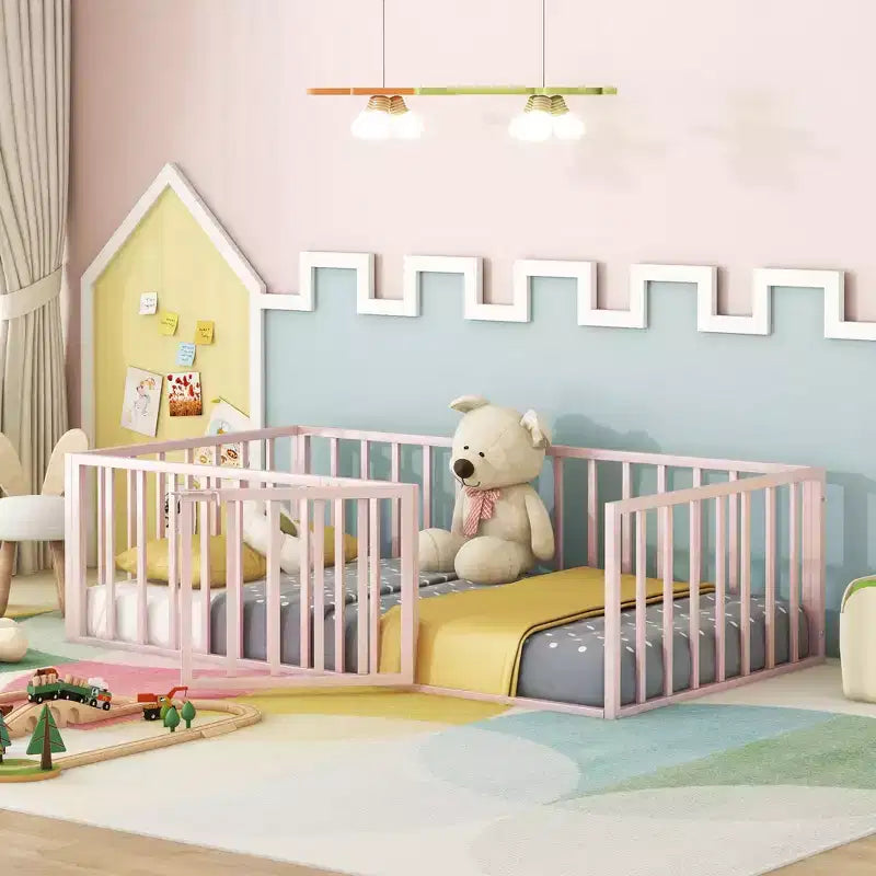 Struttura letto a terra moderna con recinzione di sicurezza e porta, struttura letto a terra in metallo per bambini e bambine facile da montare