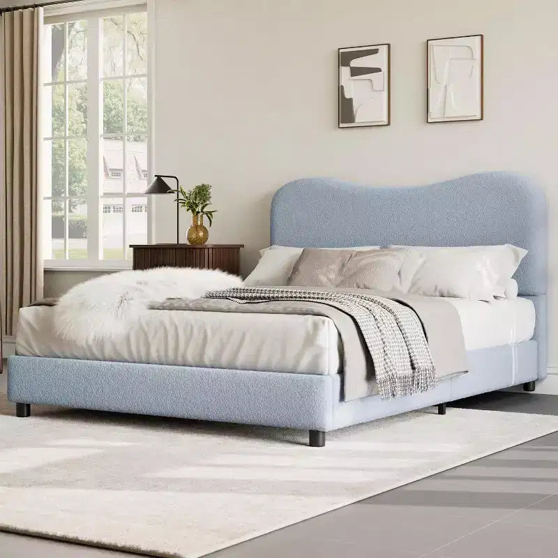 Struttura letto matrimoniale/una piazza e mezza/queen size con testiera imbottita in Boucle effetto nuvola, piattaforma a basso profilo, robuste doghe in legno, silenziosa, non richiede rete a molle