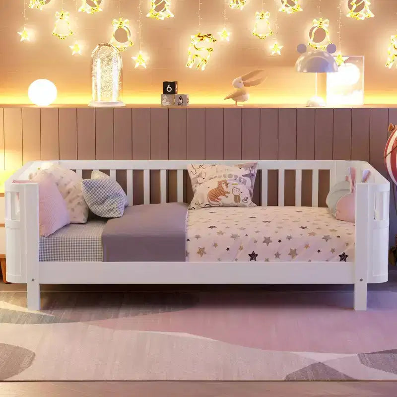 Letto a piattaforma singolo con sponde per bambine e bambini, robusto telaio in legno
