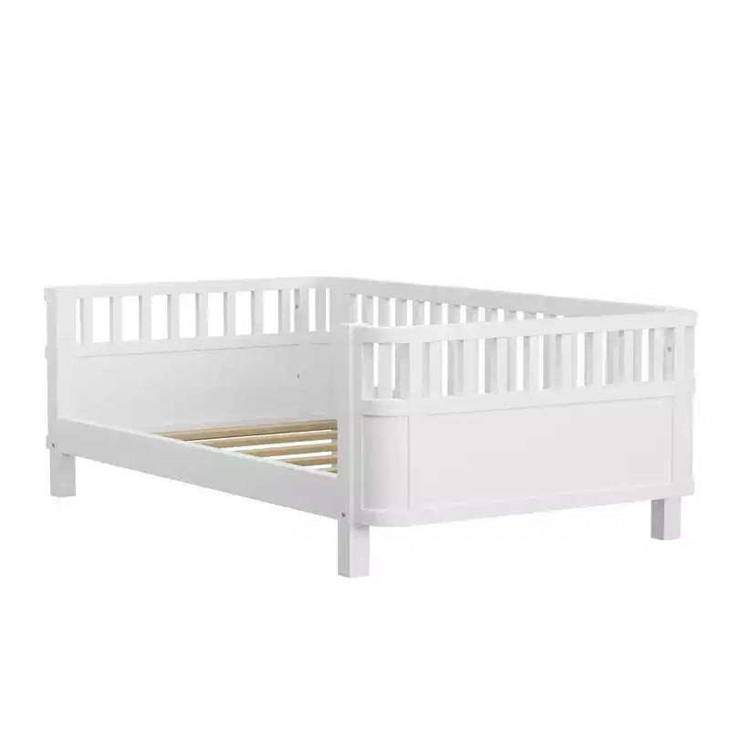 Letto a piattaforma singolo con sponde per bambine e bambini, robusto telaio in legno