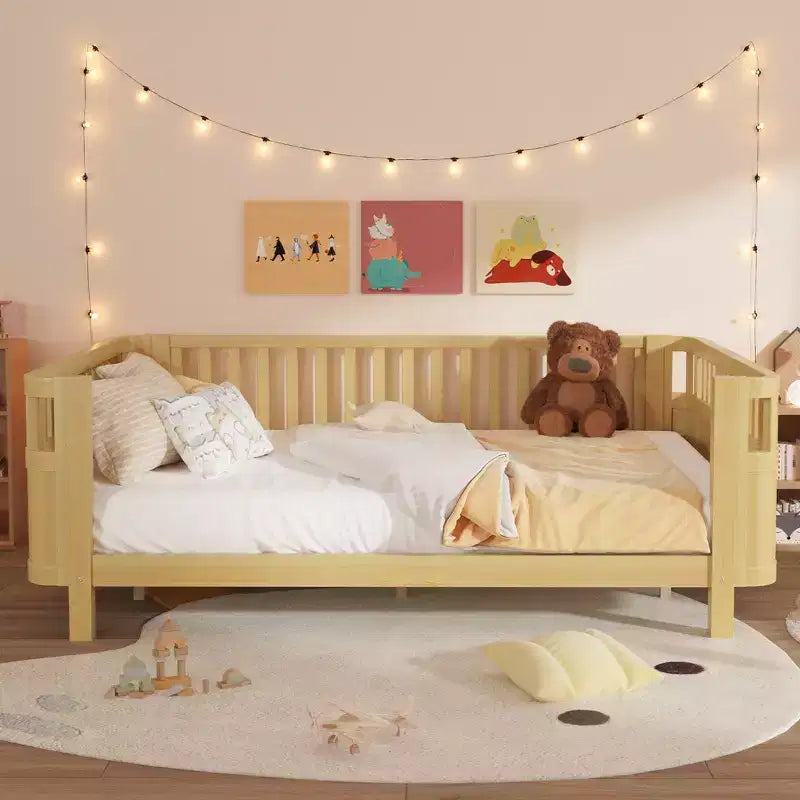 Struttura letto a piattaforma in legno Queen Size, letto Queen a profilo basso in legno con sponde e ringhiere protettive per bambine e bambini