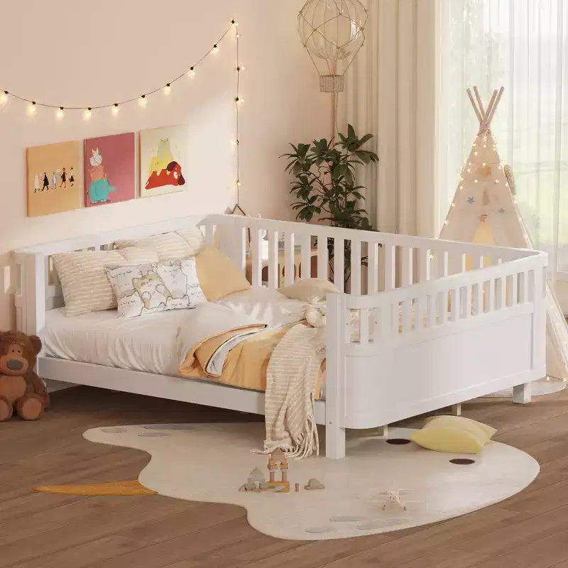 Struttura letto a piattaforma in legno Queen Size, letto Queen a profilo basso in legno con sponde e ringhiere protettive per bambine e bambini