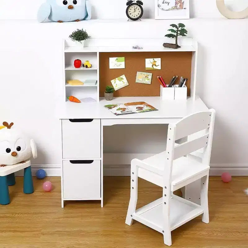 Scrivania da studio in legno per bambini con sedia, libreria, bacheca e armadietti, bianca