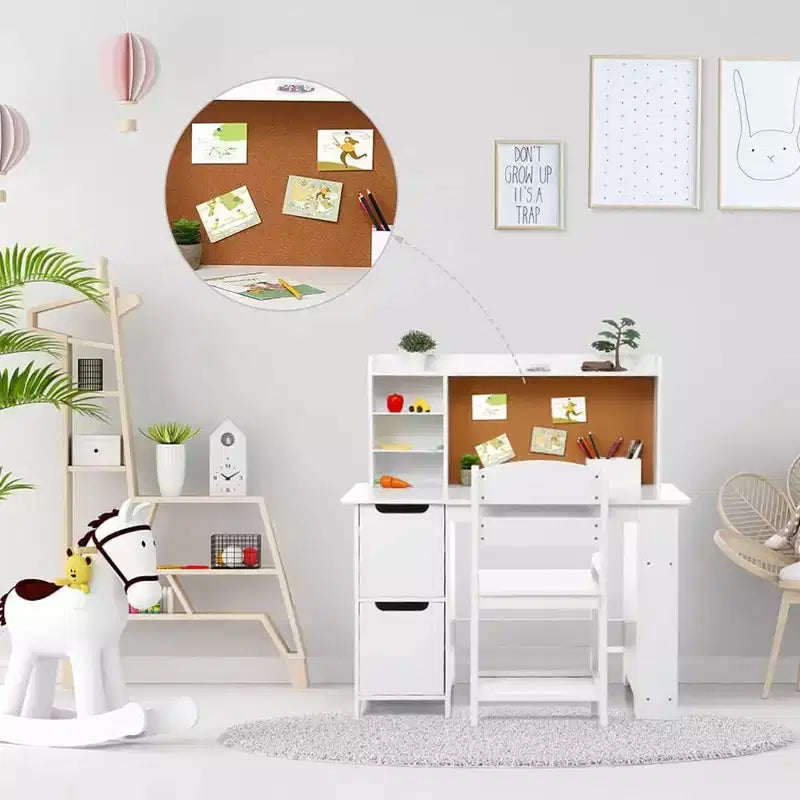 Scrivania da studio in legno per bambini con sedia, libreria, bacheca e armadietti, bianca