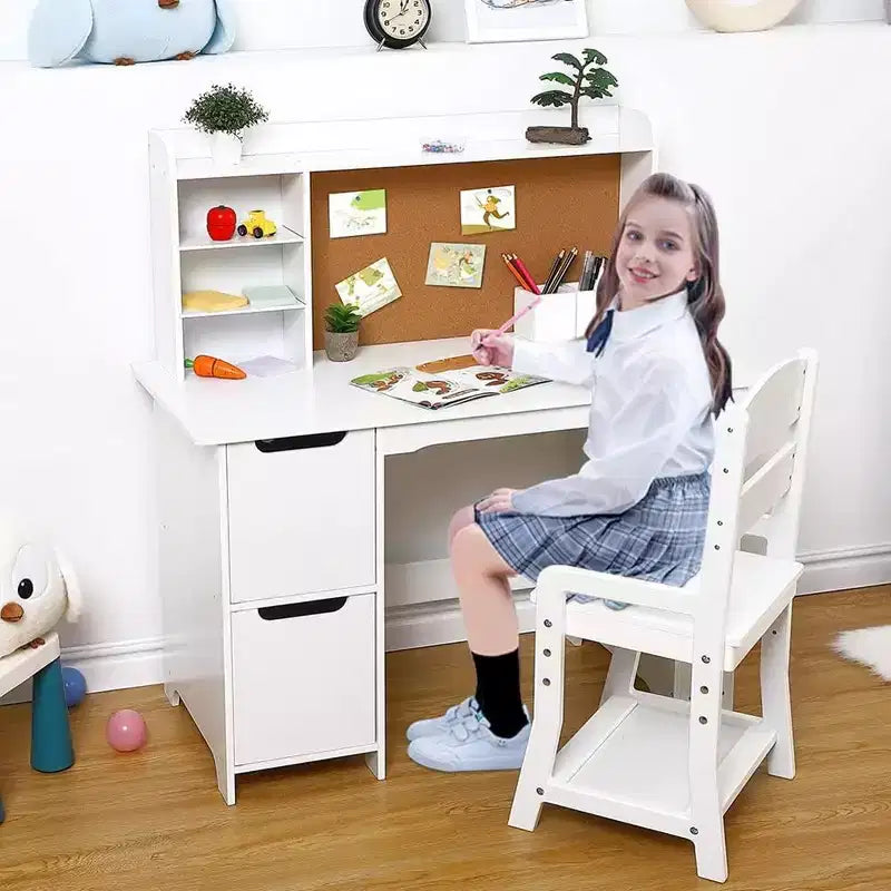 Scrivania da studio in legno per bambini con sedia, libreria, bacheca e armadietti, bianca