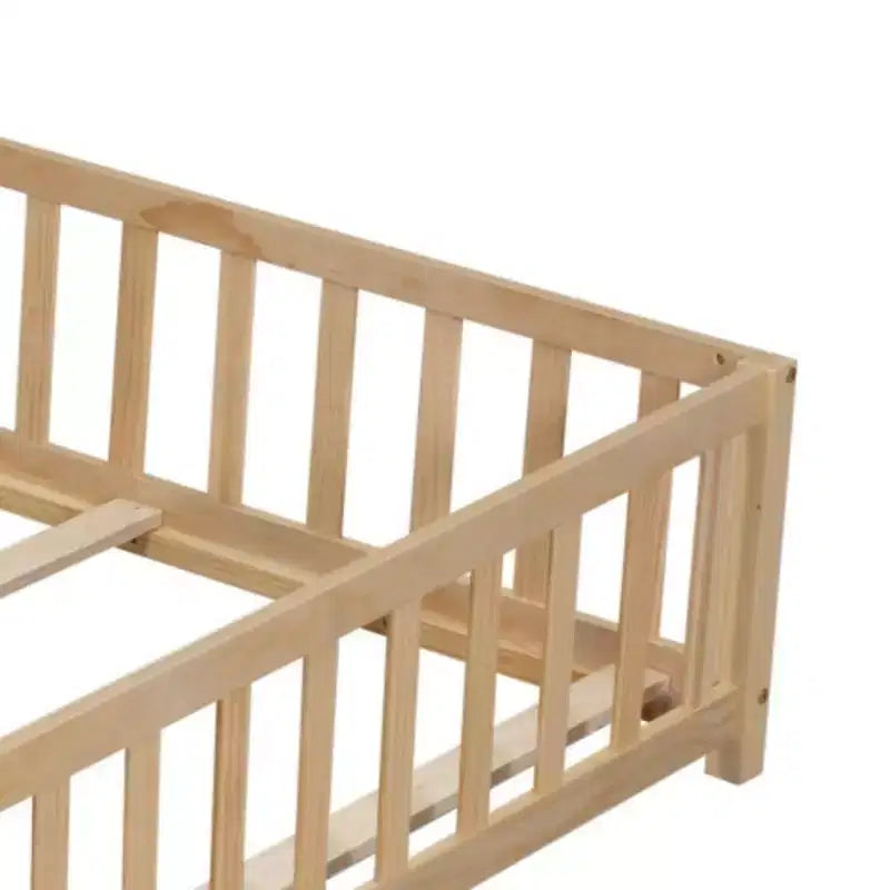 Letto a Piattaforma da Terra Full Size con Recinzione e Porta, Struttura Letto da Terra in Legno con Doghe di Supporto per Mobili da Camera per Bambini e Bambine, Facile da Montare